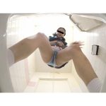 盗撮 ギリギリアウト!! 女子校生悲惨トイレお漏らし ～どうしよう…間に合わなかった～